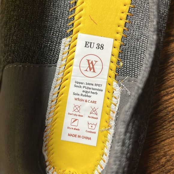 Vivaia Gray Square-Toe V-Cut Flats (Margot 2.0), size 7 - Picture 8 of 10